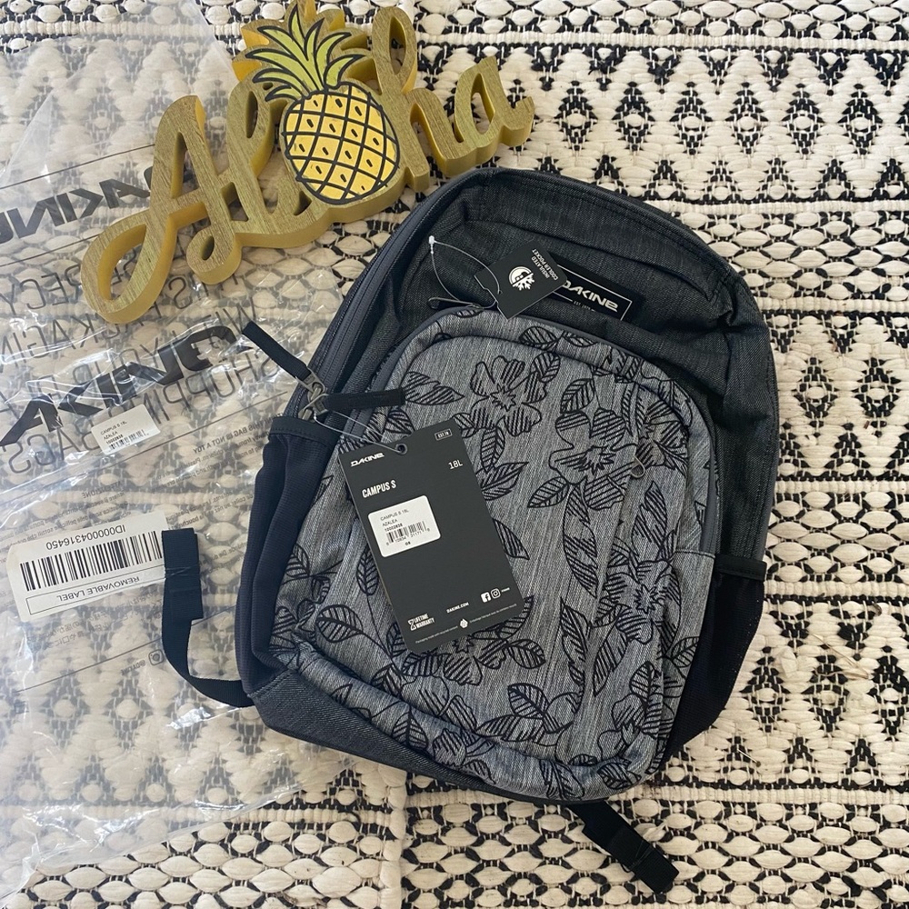 NWT Dakine Campus S 18L Backpack in Retired Azalea Pattern 🌺